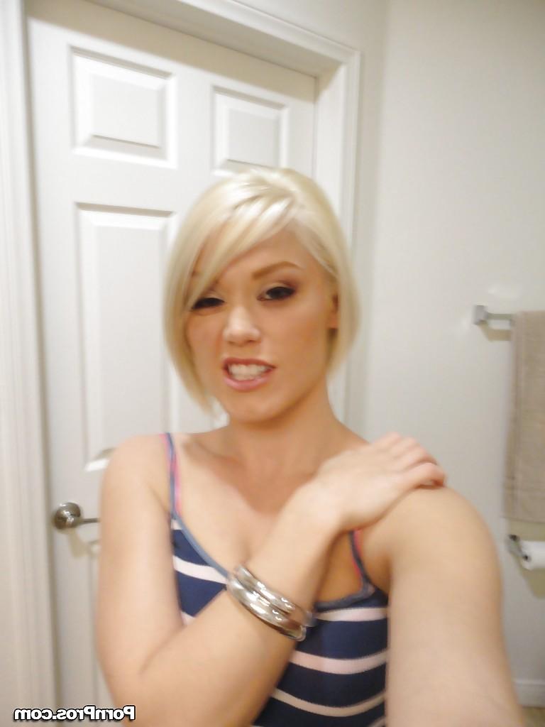 16P Amateur teen babe Ash Hollywood strips off lingerie and feels pussy