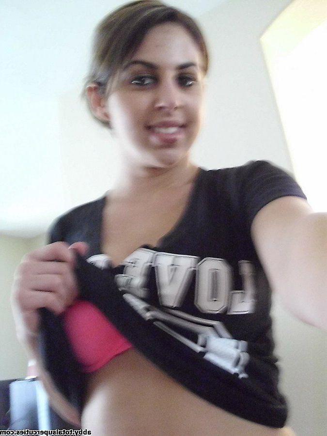 20P Pictures of teen girl Abby taking hot pics of herself