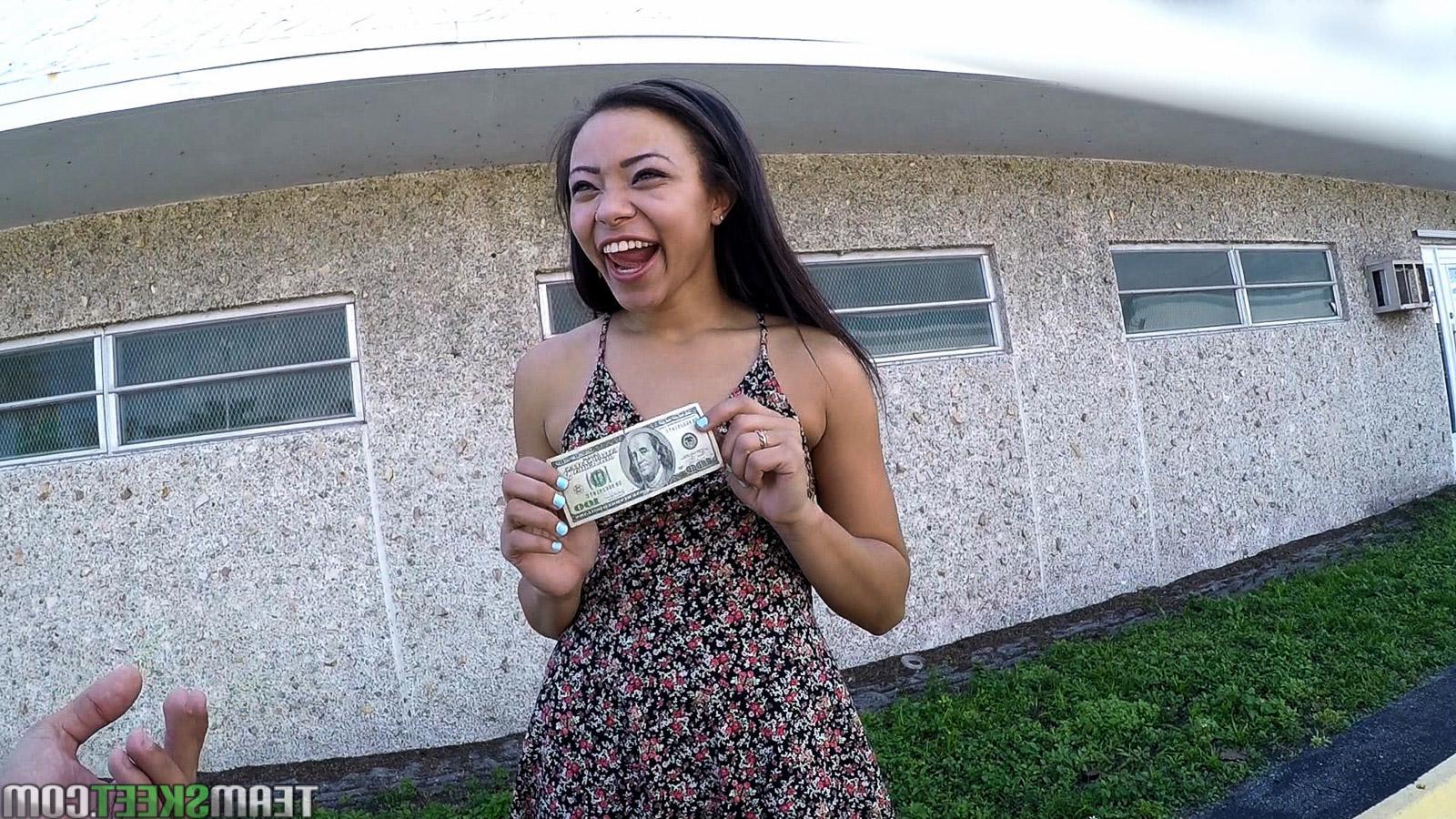 10P Amateur coed Adrian Maya puts out for cash