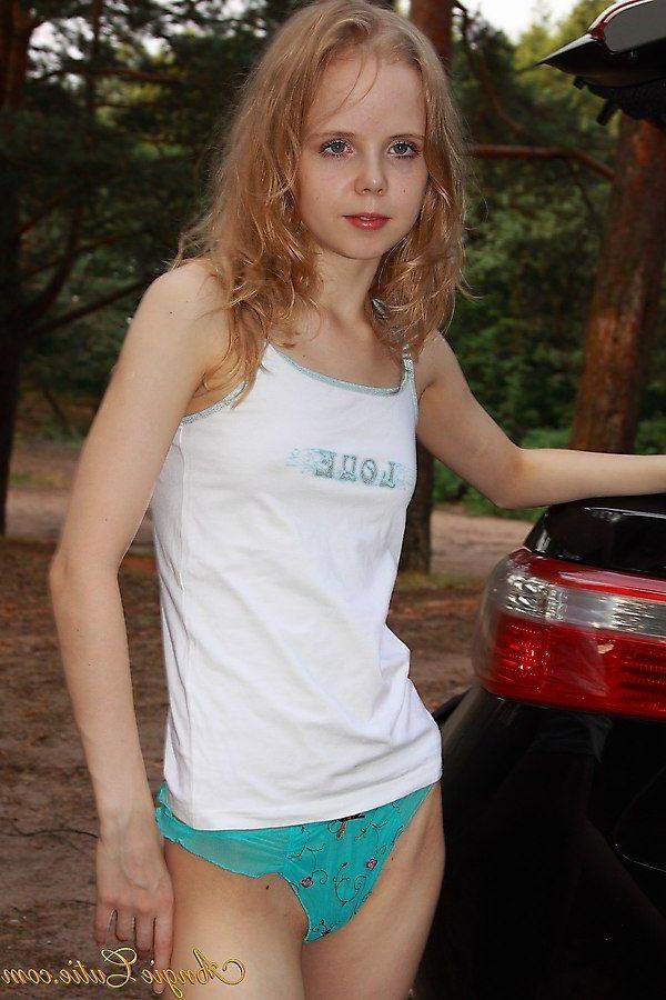 16P Pictures of teen star Angie Cutie spreading in a car