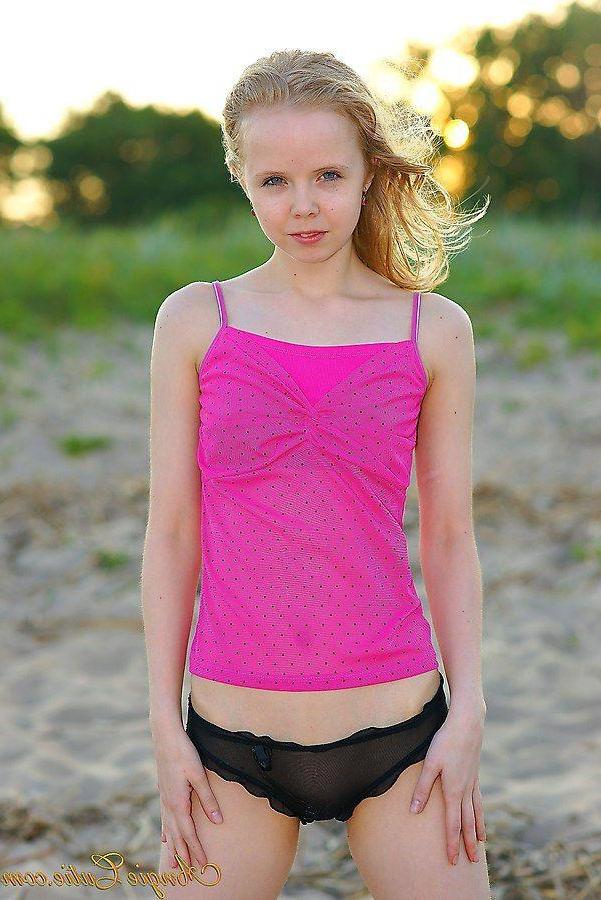 20P Pictures of teen girl Angie Cutie spreading on a beach