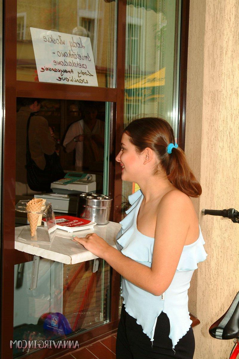 16P Pictures of teen babe Anna Virgin making a mess with her ice cream