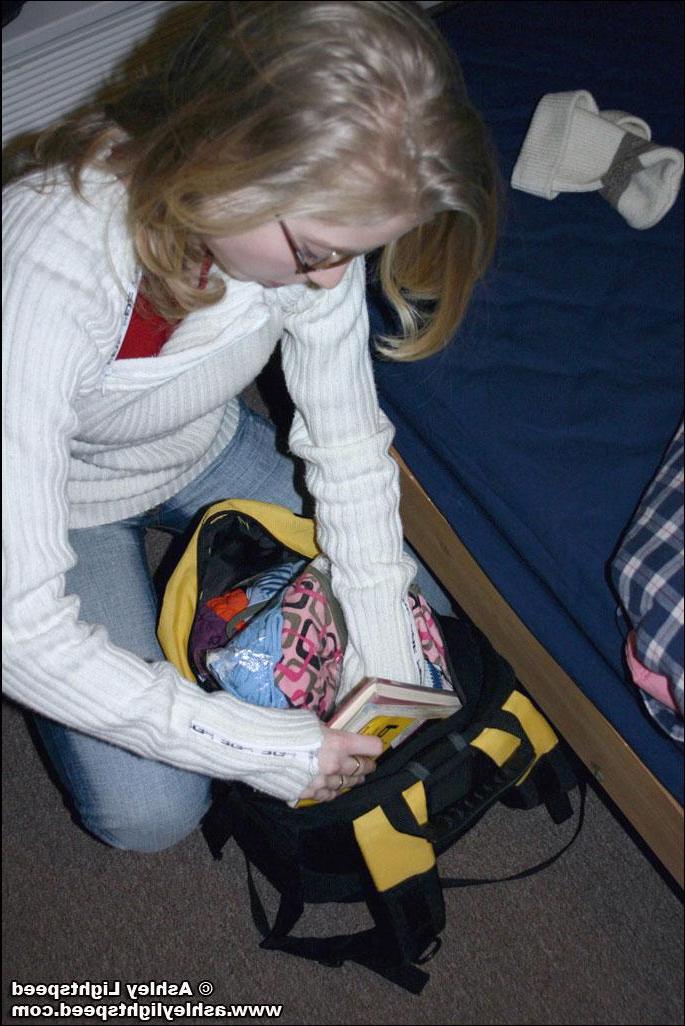 20P Pictures of teen Ashley Lightspeed getting naked at home