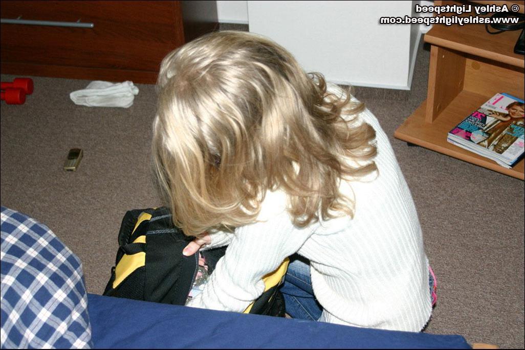 20P Pictures of teen Ashley Lightspeed getting naked at home