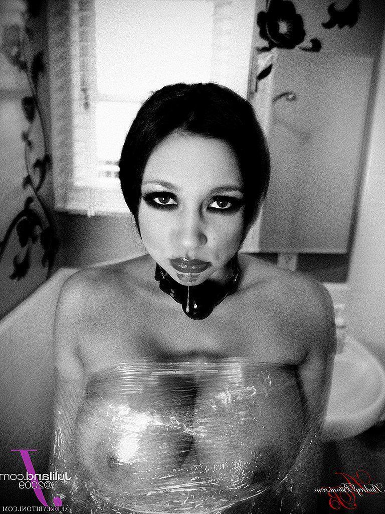 15P Pictures of Audrey Bitoni in a crazy bondage situation