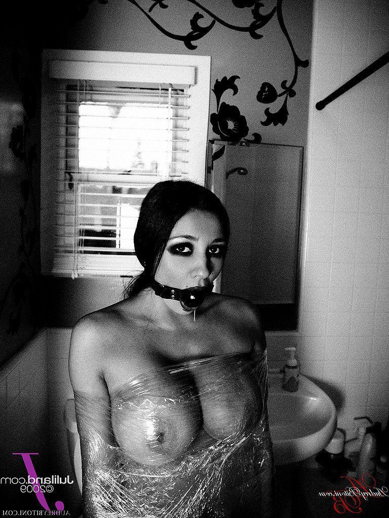 15P Pictures of Audrey Bitoni in a crazy bondage situation