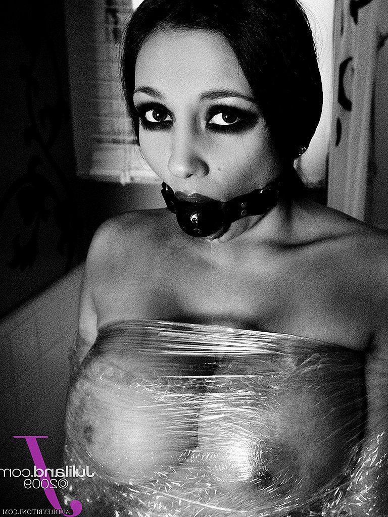15P Pictures of Audrey Bitoni in a crazy bondage situation
