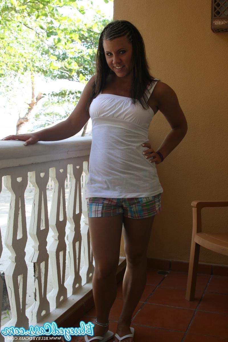 14P Pictures of teen cutie Blueyed Cass teasing with her hotness