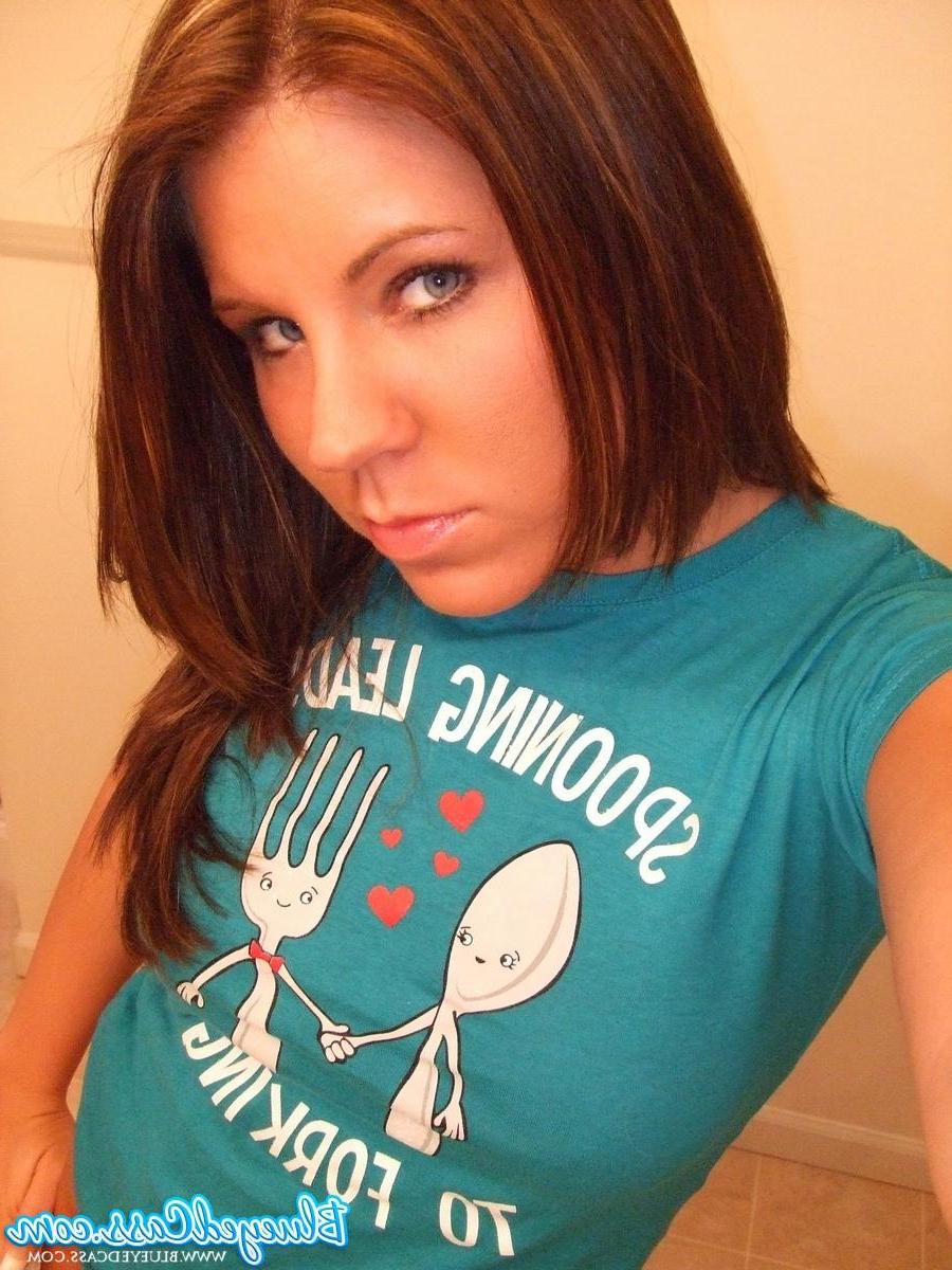 14P Pictures of teen girl Blueyed Cass teasing in her panties