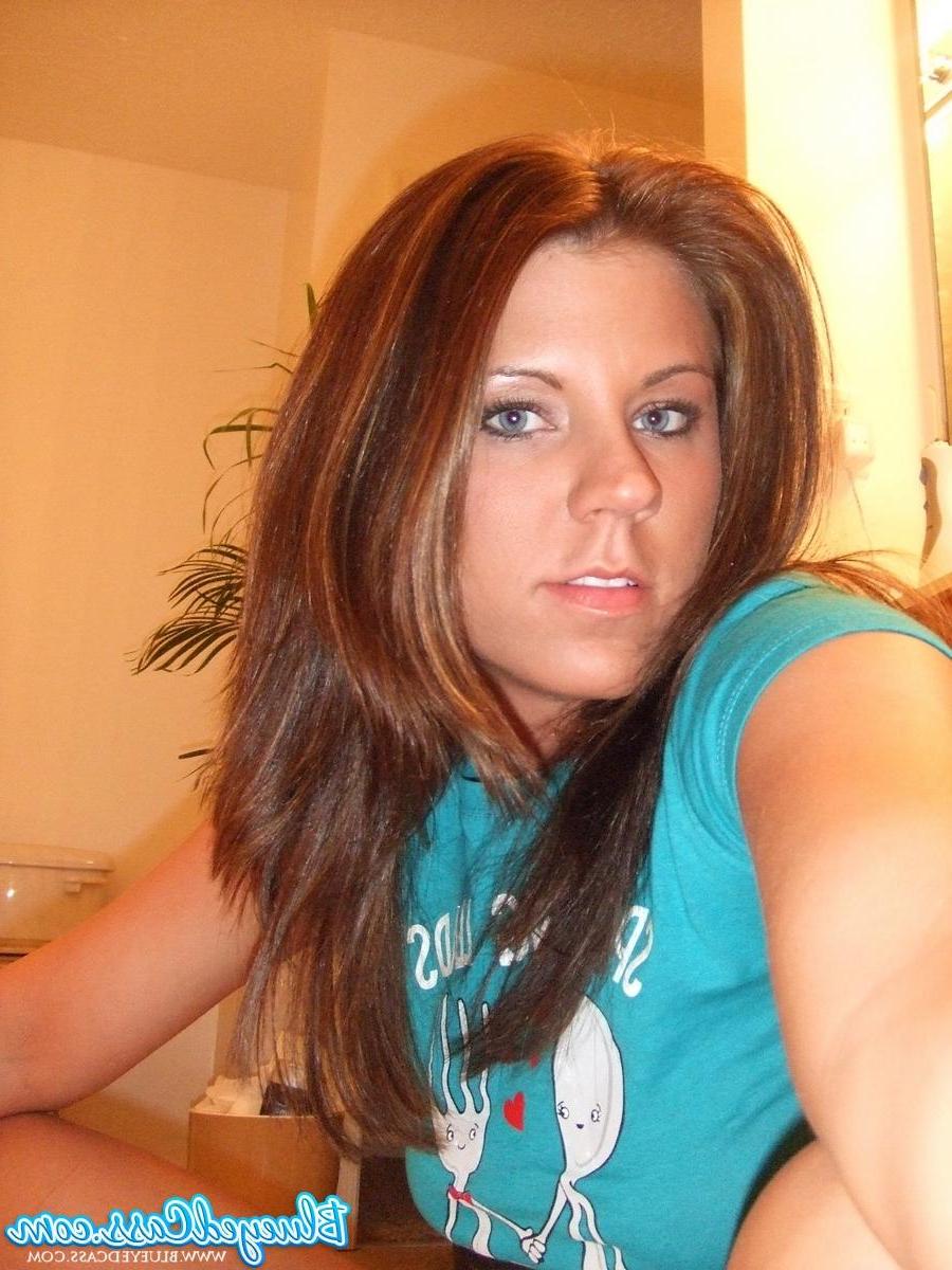 14P Pictures of teen girl Blueyed Cass teasing in her panties