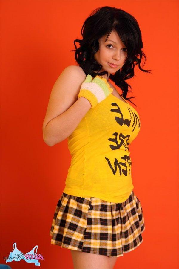 15P Pictures of teen star Busty Ellen playing with her pink vibrator