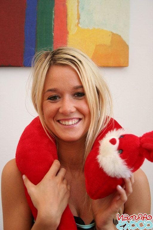 12P Pictures of teen hottie Carmen Cocks getting fucked on the couch