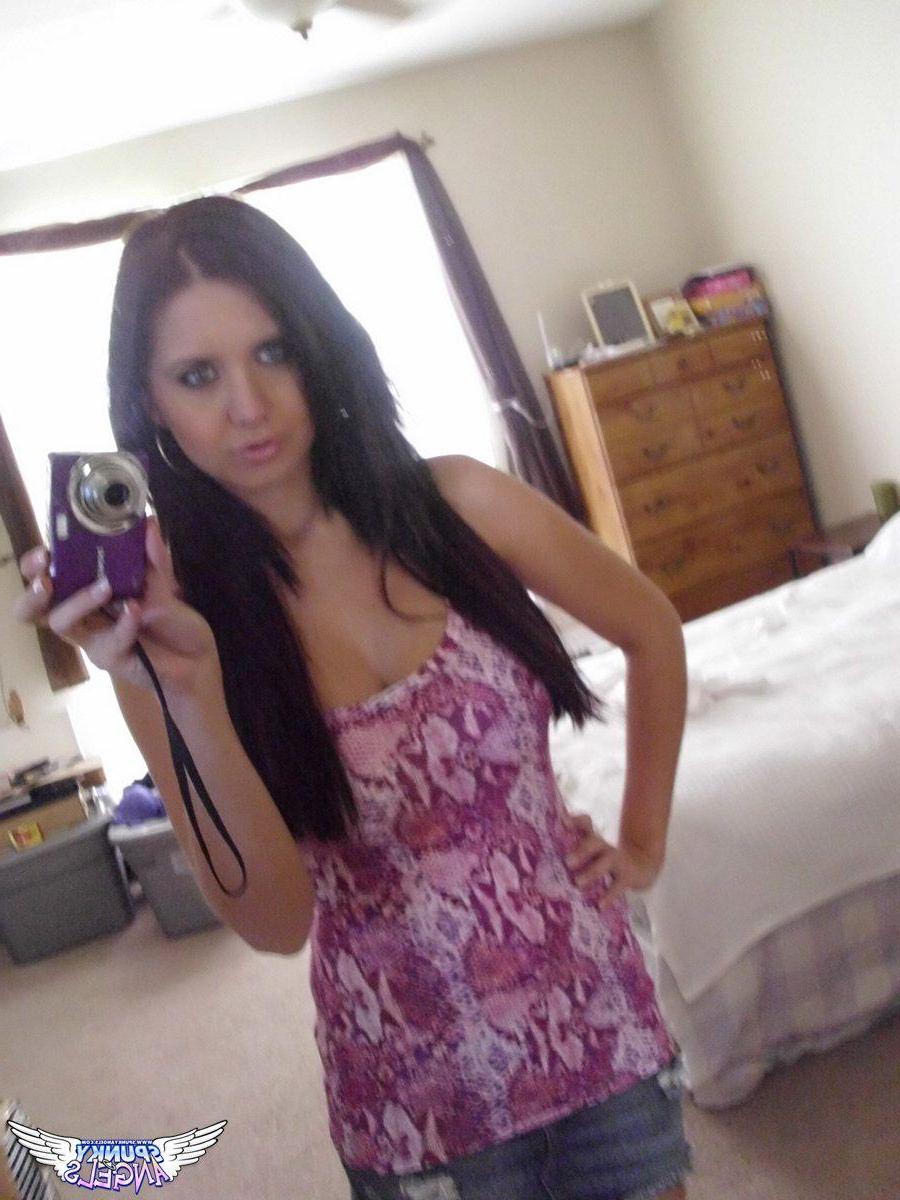 20P Pictures of teen cutie Chrissy Marie taking hot pics of herself