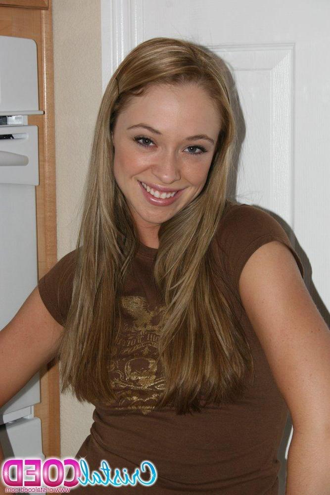 15P Pictures of teen nympho Cristal Coed stripping naked at home