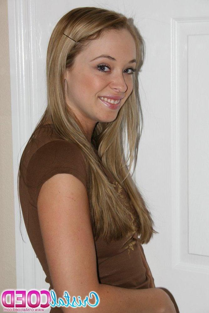 15P Pictures of teen nympho Cristal Coed stripping naked at home