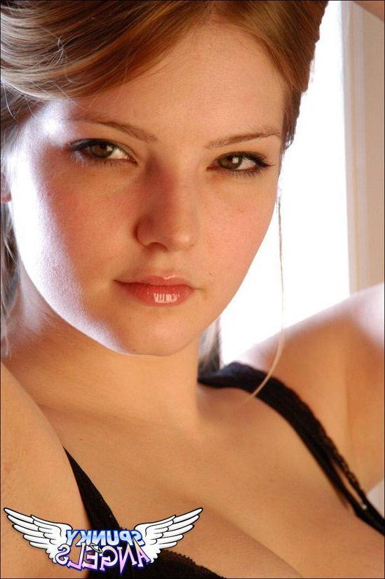 20P Pictures of teen angel Danielle showing her hot body