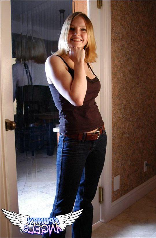20P Pictures of teen angel Danielle showing her hot body