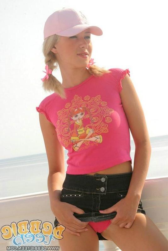 20P Pictures of Debbie Teen exposing herself outside