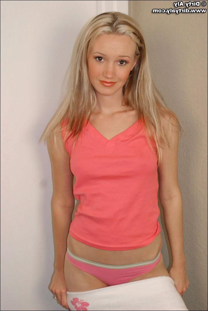 20P Pics of teen star Dirty Aly showing off her hot beauty