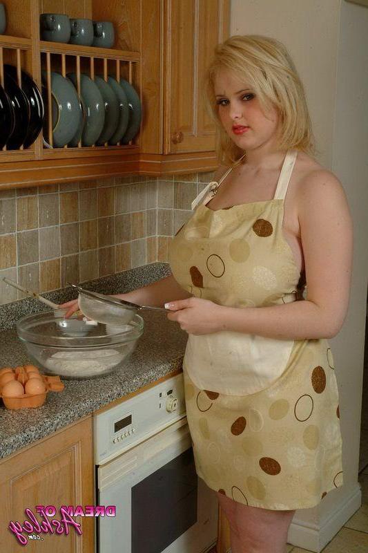 16P Pictures of teen Dream Of Ashley getting dirty in the kitchen
