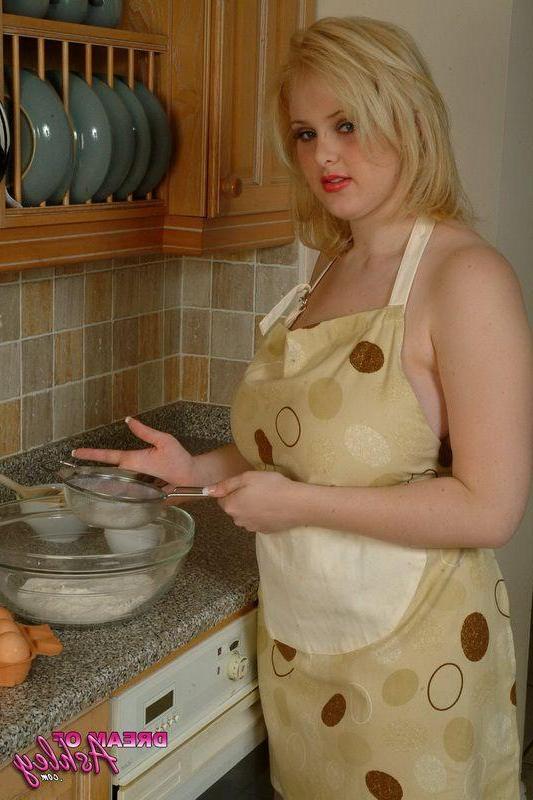16P Pictures of teen Dream Of Ashley getting dirty in the kitchen