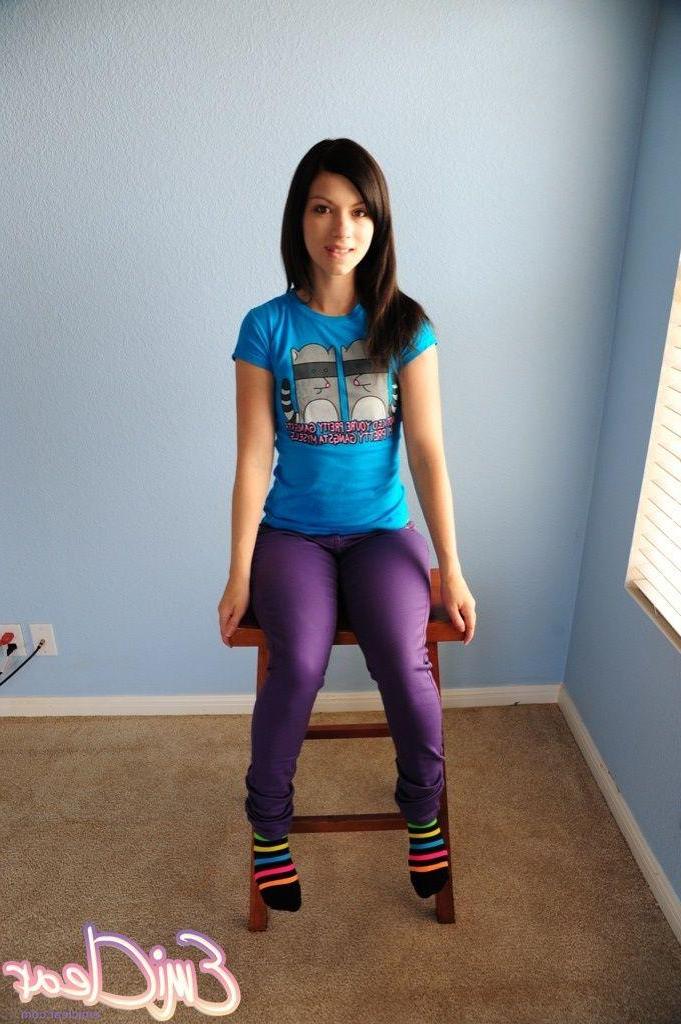 20P Pictures of teen Emi Clear stripping to her socks