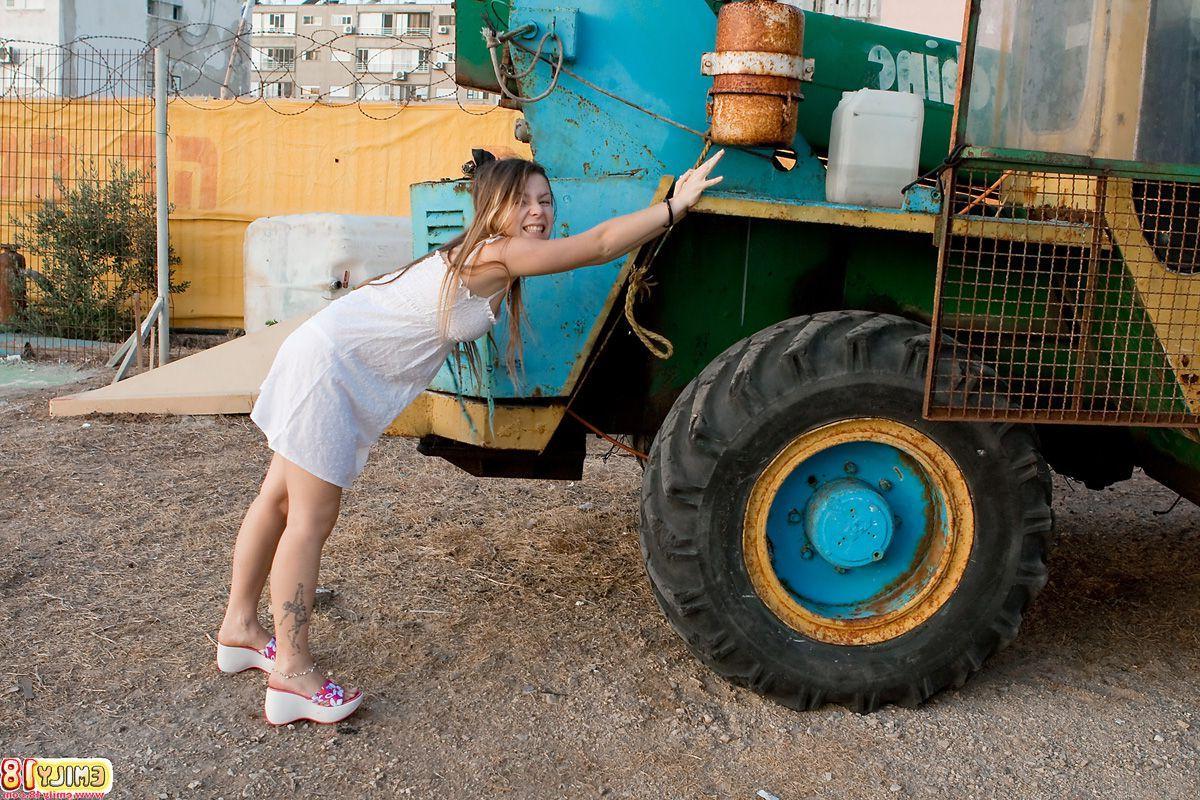 15P Pictures of teen hottie Emily 18 exposing herself outside
