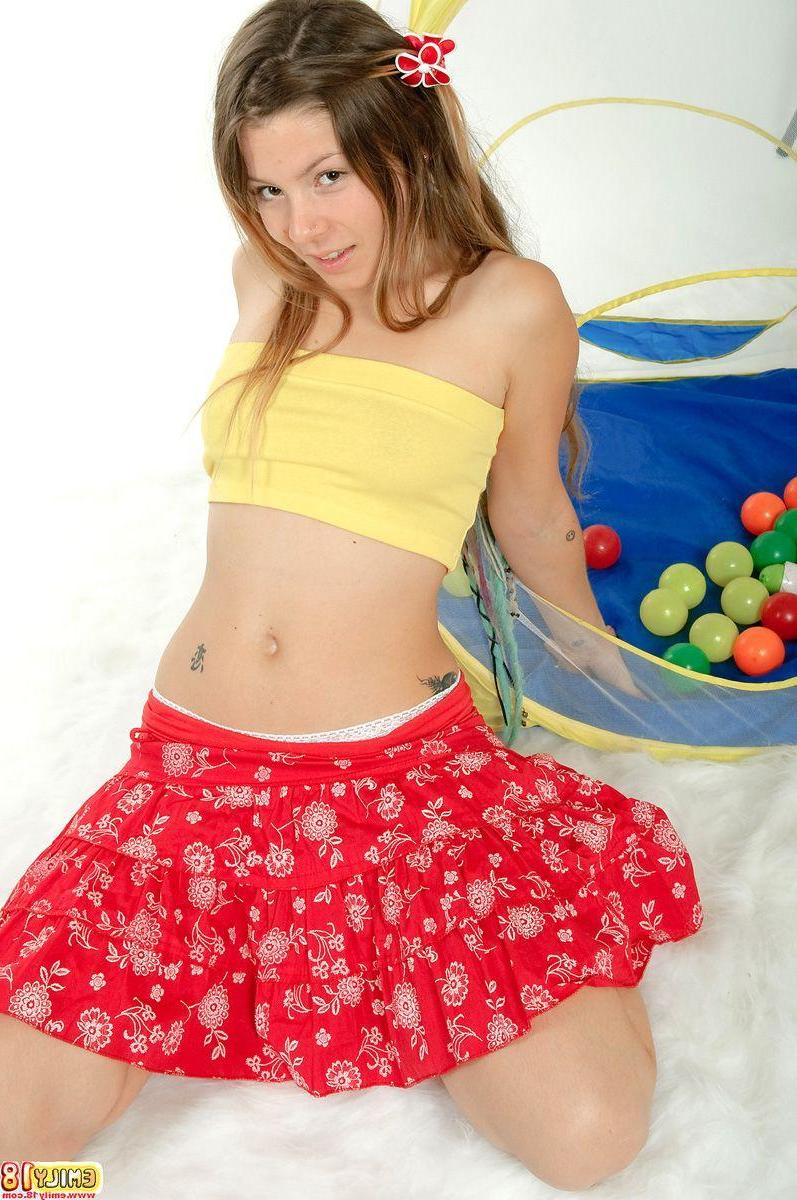 15P Pictures of teen girl Emily 18 being a cock-tease