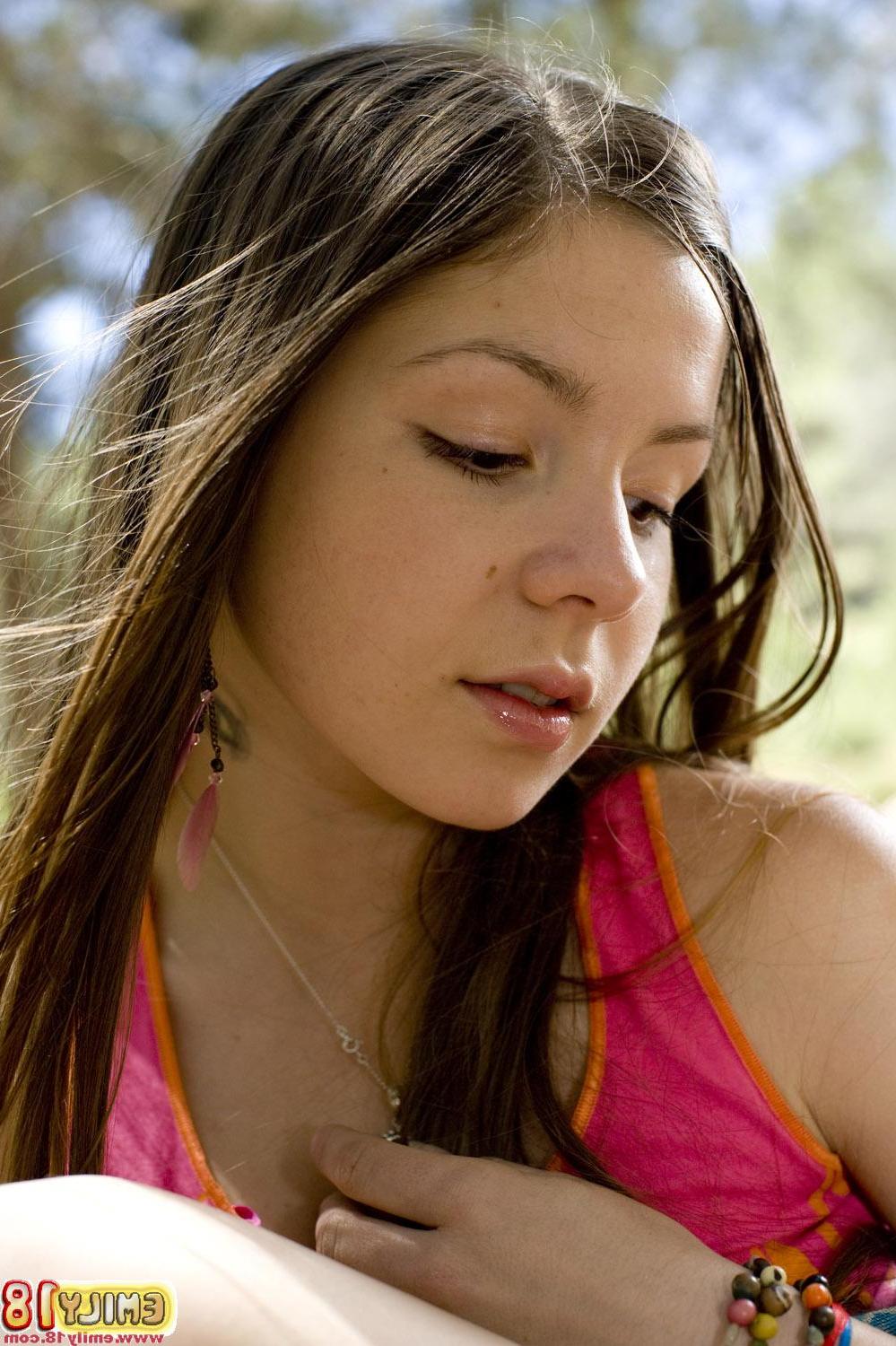 15P Pictures of teen star Emily 18 exposing herself outside