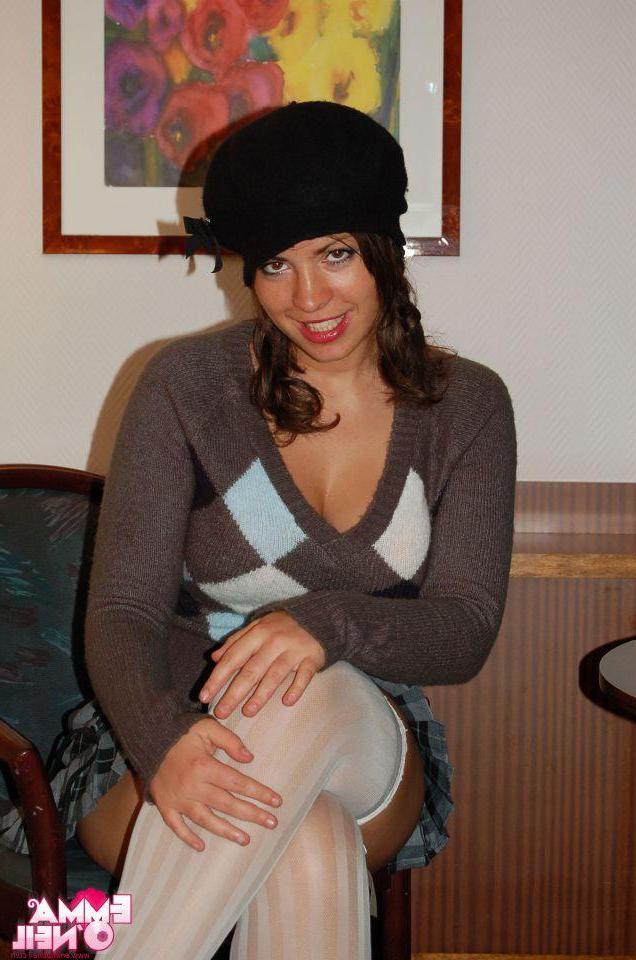 16P Pictures of teen girl Emma O'Neil cupping her big boobies