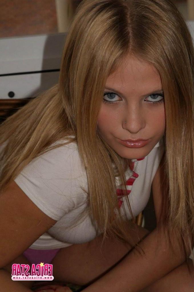 15P Pictures of teen model Erica Star teasing you with her beauty