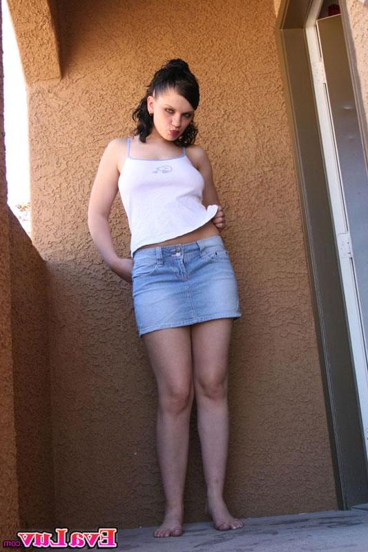 15P Pictures of teen Eva Luv teasing with her busty body