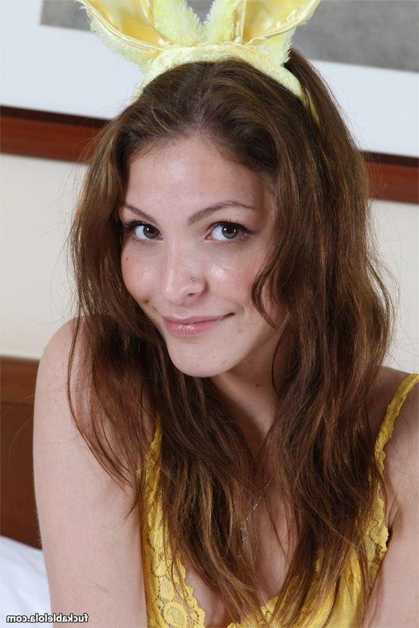 15P Pictures of teen Fuckable Lola spreading for your cock