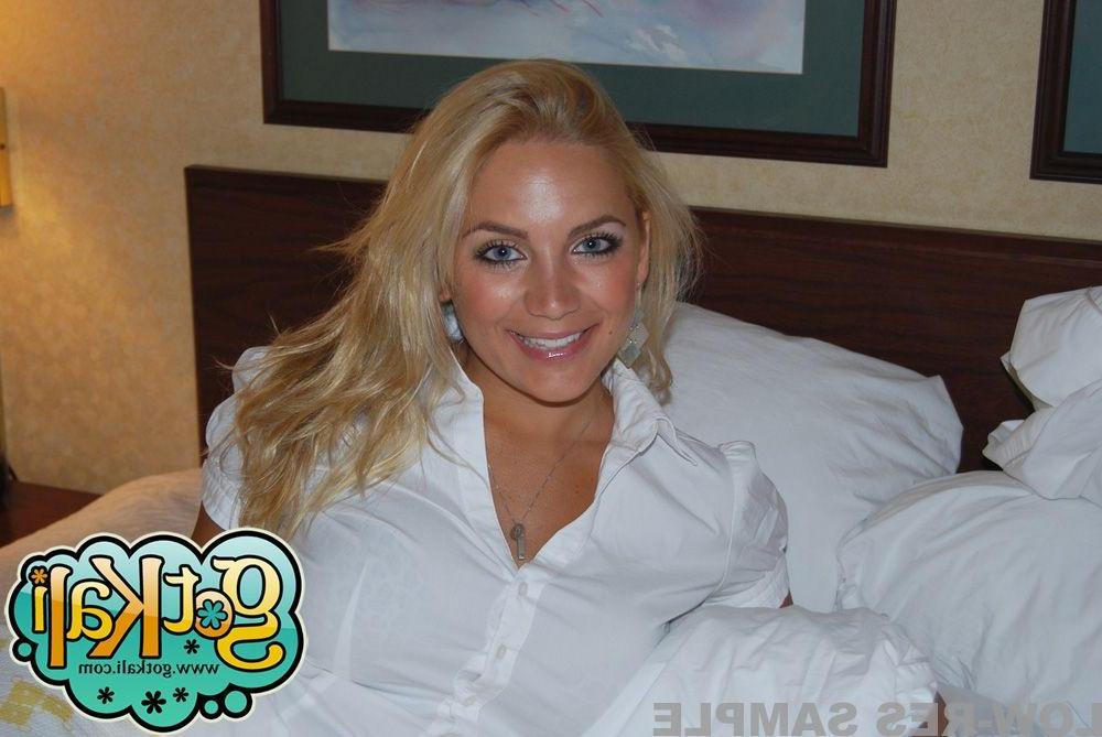 15P Pictures of teen porn girl Got Kali nude and waiting for you in bed