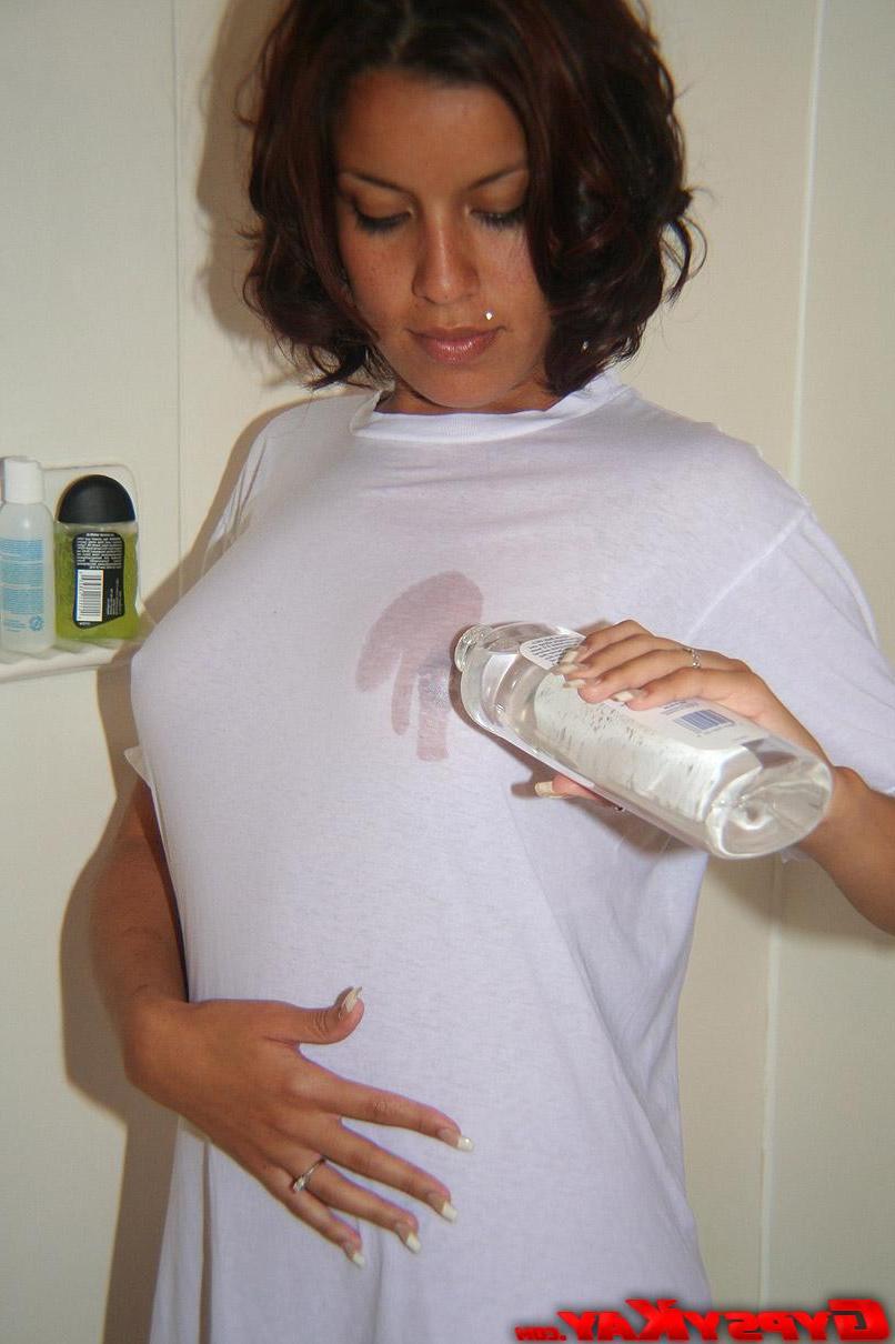 16P Pictures of teen Gypsy Kay getting all wet while she thinks about you