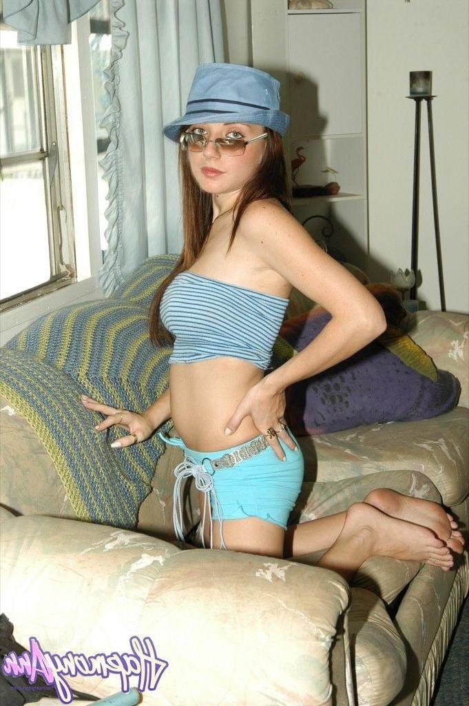 20P Pictures of teen Harmony Ann waiting for you on the couch