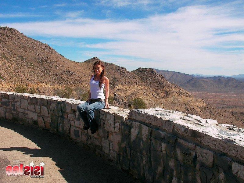 16P Pictures of teen amateur Isis Lee flashing outside