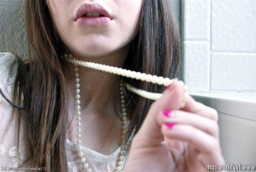 15P Pictures of teen girl Ivy Snow nude and ready to fuck