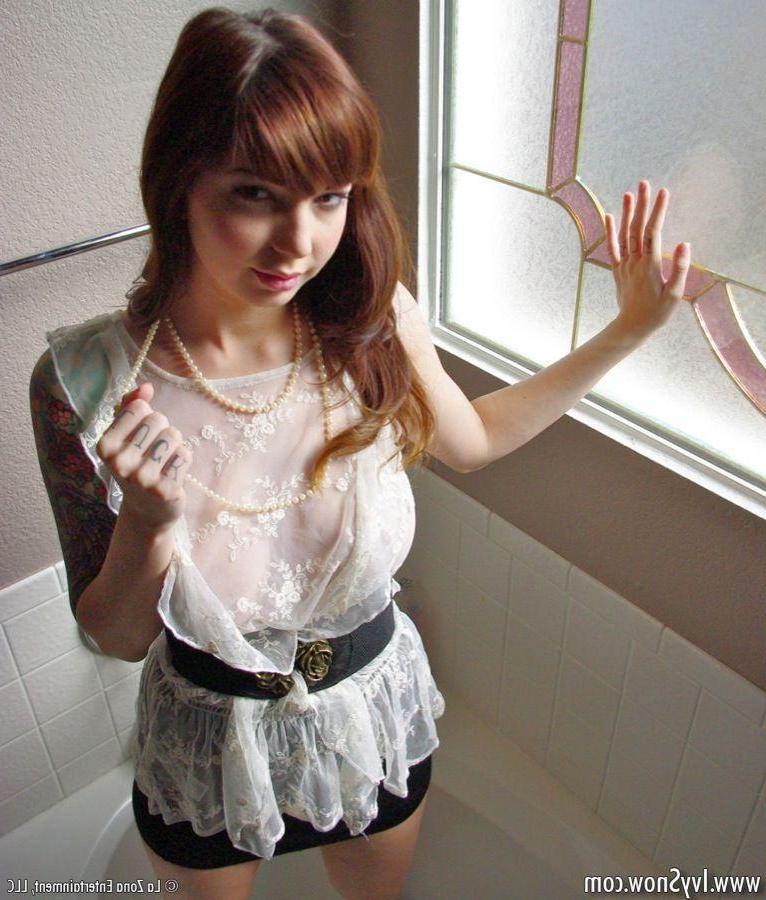 15P Pictures of teen girl Ivy Snow nude and ready to fuck