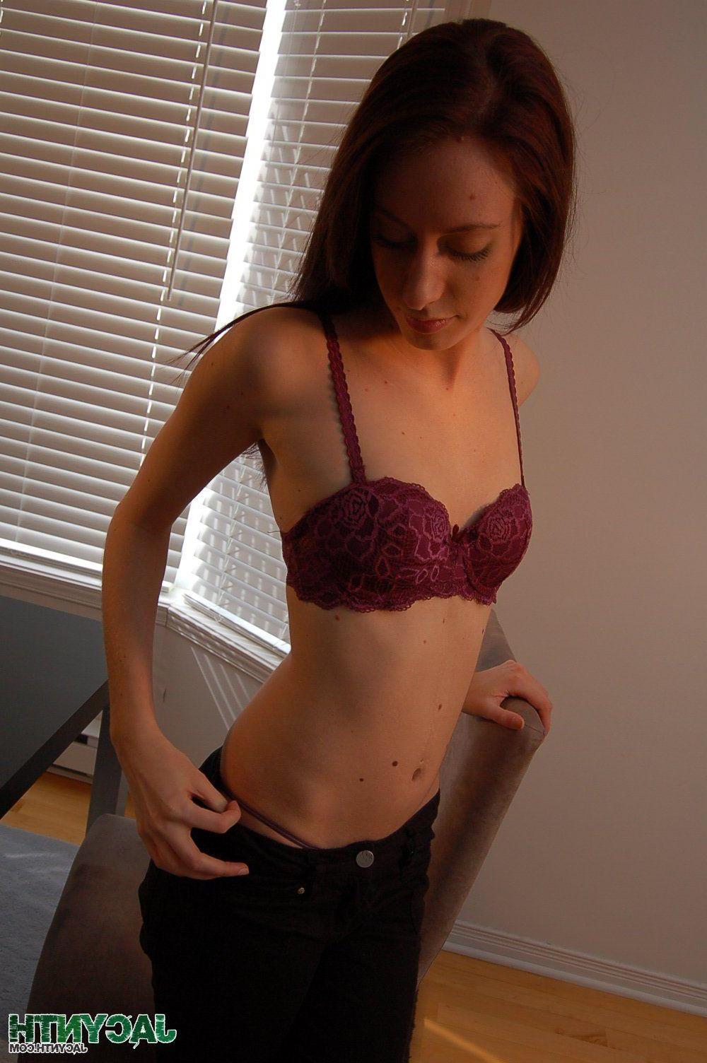 12P Pictures of teen girl Jacynth flaunting her sexy body