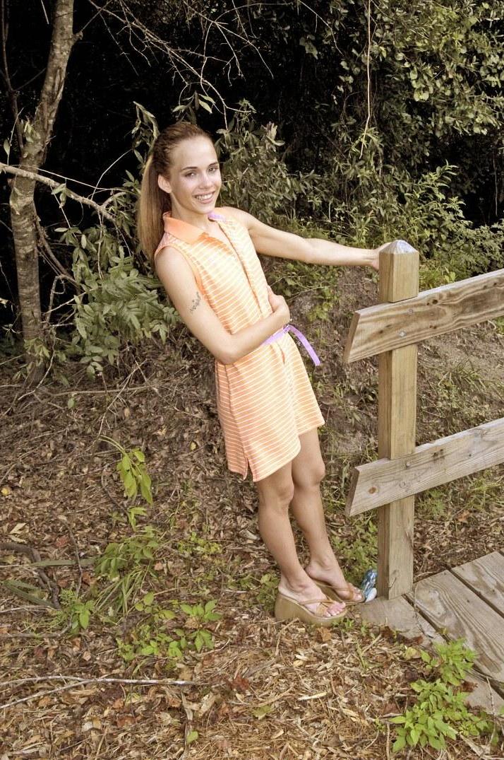 16P Pictures of teen girl Jenny Heart touching herself outside