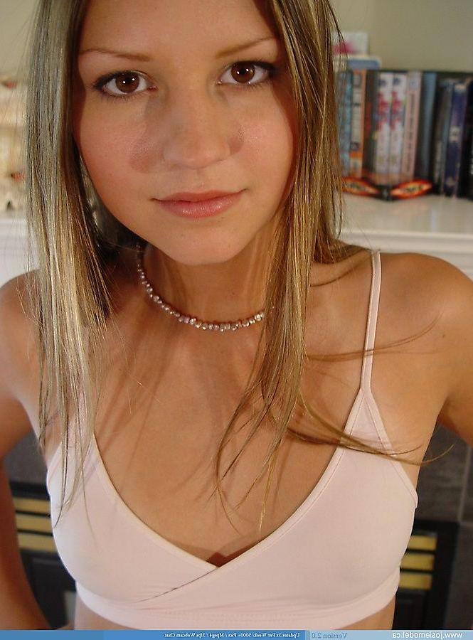 20P Pictures of teen star Josie Model showing how fuckable she is