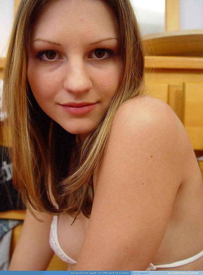 20P Pictures of teen amateur Josie Model showing off in her bikini