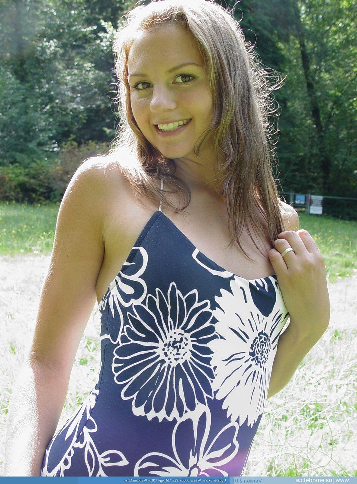 20P Pictures of teen girl Josie Model showing her boobs outside