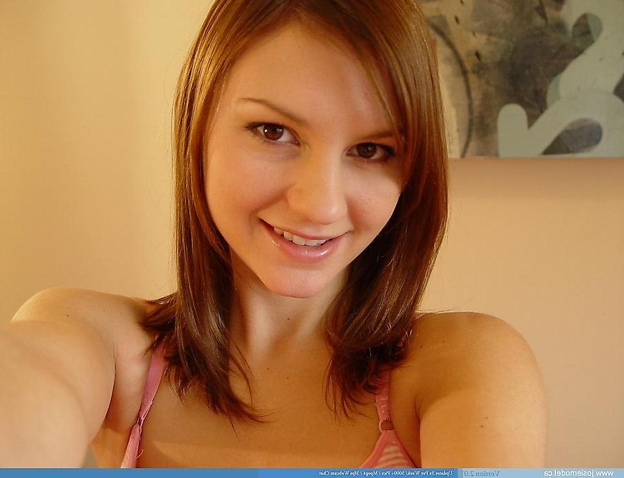 20P Pictures of teen Josie Model waiting for you in bed
