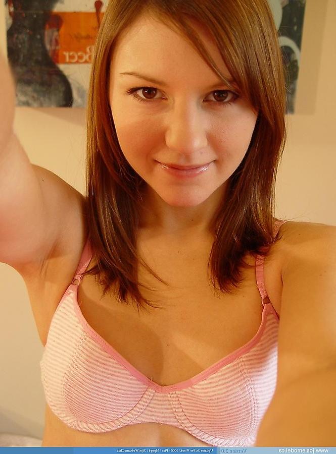 20P Pictures of teen Josie Model waiting for you in bed