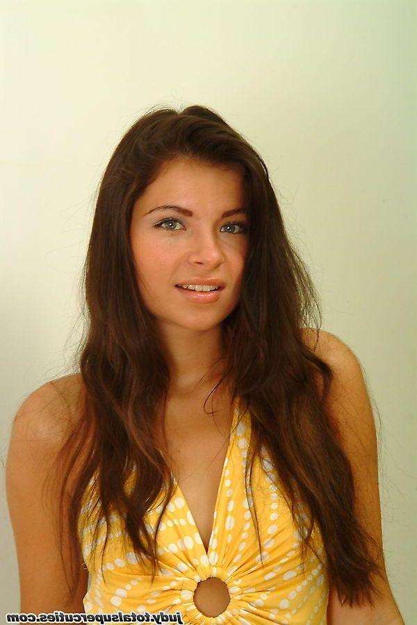 20P Pictures of teen girl Judy showing her hot naked body