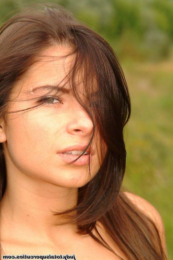 20P Pictures of teen cutie Judy exposing herself outside