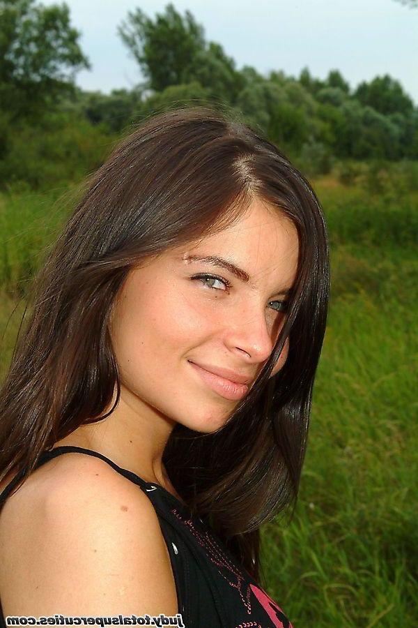 20P Pictures of teen cutie Judy exposing herself outside