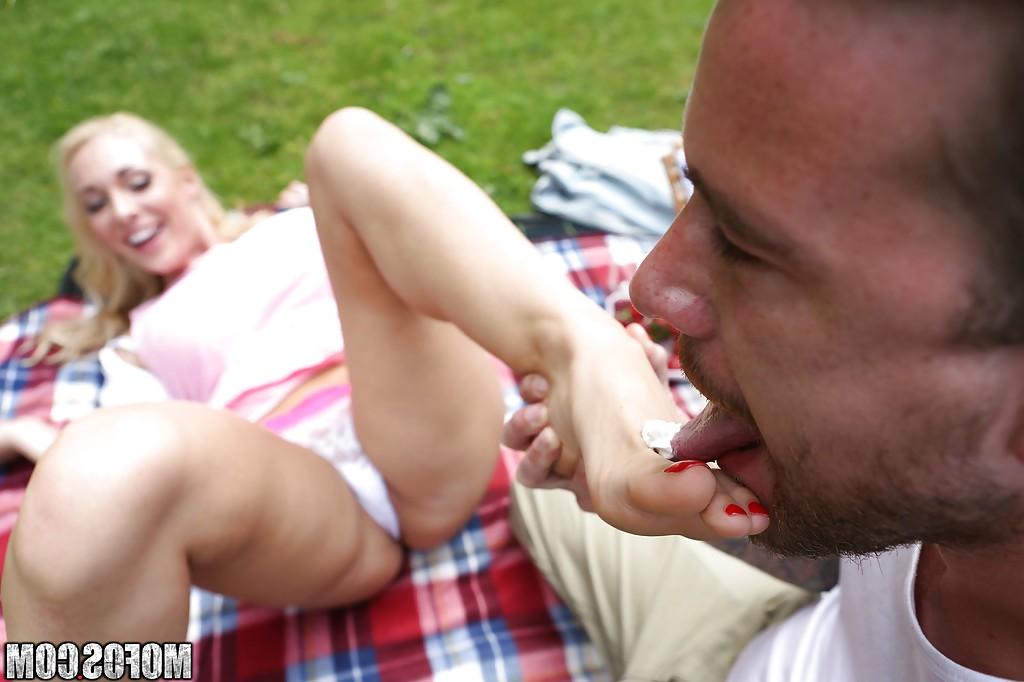 16P Nasty and beautful amateur teen Victoria gets banged outdoor
